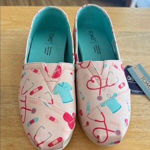 NWT Toms Alpargata Pink Nurse Appreciation
Print